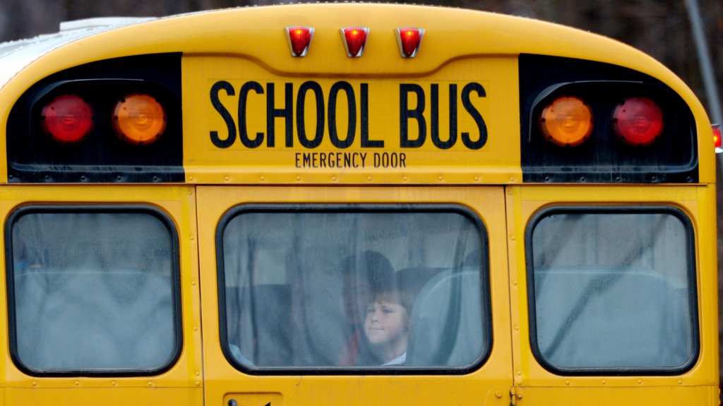  Florida a&ntilde;ade 2.908 casos de COVID-19 con alarma en escuelas de Miami-Dade 