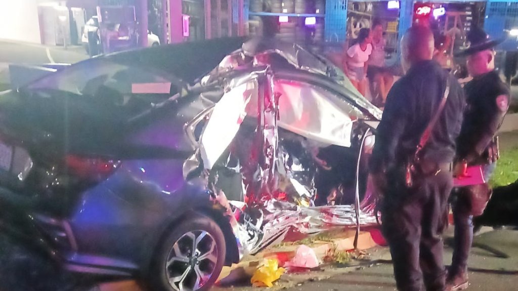  Conductor de guagua Toyota Tundra impacta veh&iacute;culo en Rio Piedras, mata el conductor y se da a la huida 