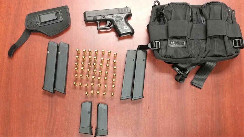  Arrestan a joven en posesi&oacute;n de una pistola y municiones en Manat&iacute; 