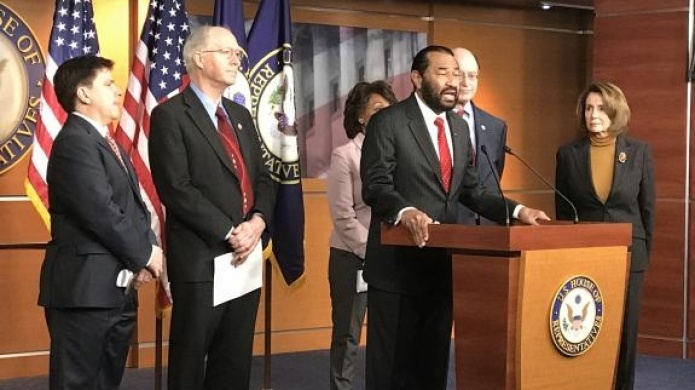 Un legislador insta al Congreso de EE.UU. a comenzar el "impeachment" contra Trump