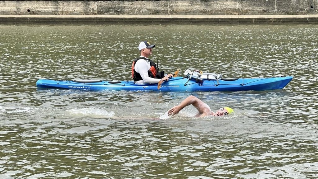  Boricua Matos completa el cruce a nado de Manhattan y se acerca a r&eacute;cord mundial 