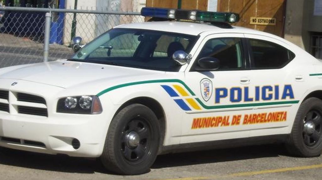  Agentes municipales de Barceloneta llevan en patrulla a una mujer al hospital a parir 