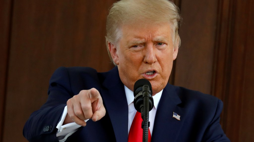  Trump y Biden se acusan mutuamente de politizar la futura vacuna de COVID-19 