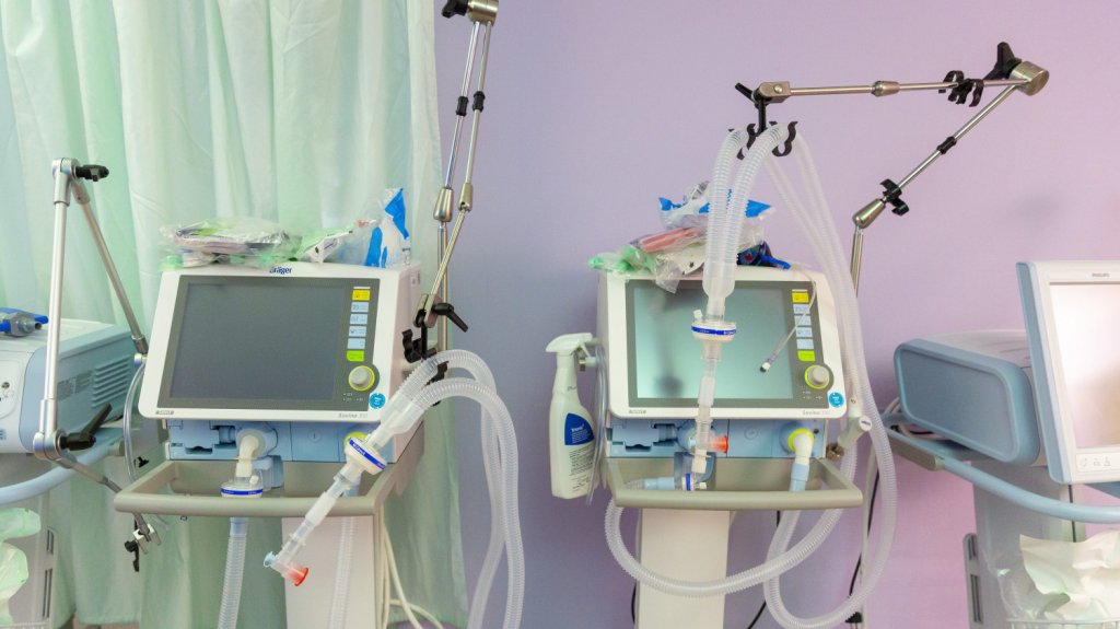  Acusan a dos hispanos en EEUU por robar 192 respiradores que iban a El Salvador 