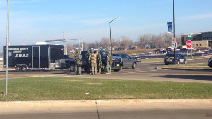 Un hombre abre fuego y toma rehenes en una tienda en Wisconsin, EE.UU.