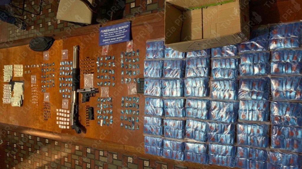  Dos arrestados, armas, drogas y dinero ocupado en intervenciones en Aguadilla 