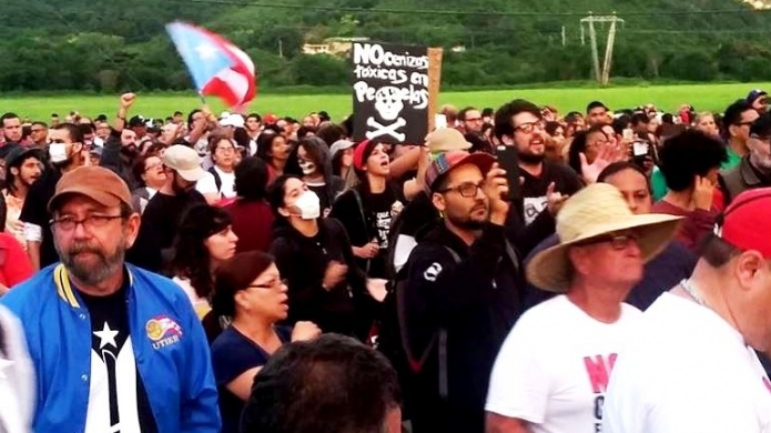 Madrugan manifestantes en contra del depÃ³sito de cenizas en PeÃ±uelas