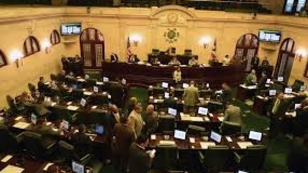  C&aacute;mara aprueba conceder nuevos poderes a los magistrados 