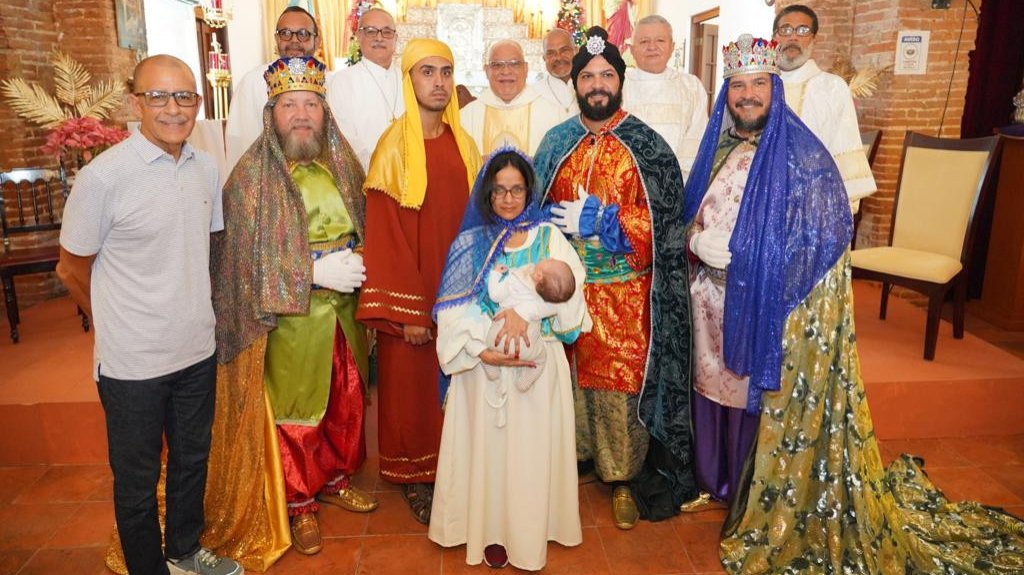  Cientos de familias toabajeñas reciben a los Reyes de Juana Díaz 