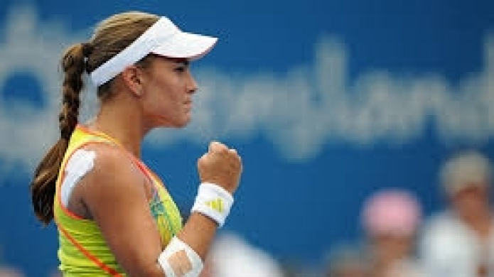 MÃ³nica Puig logra sufrido paso a segunda ronda en Roland Garros