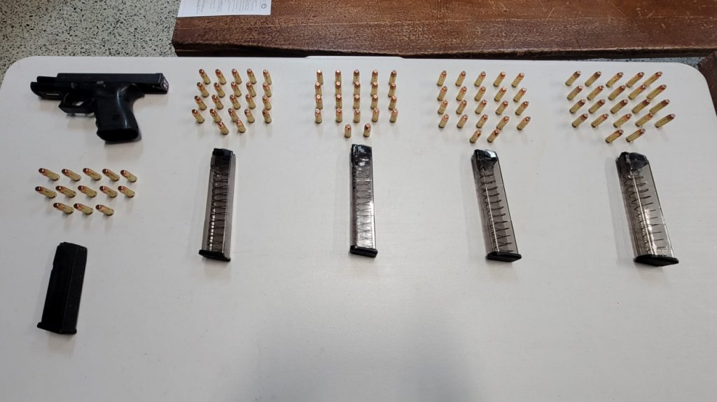  Arrestan a hombre con una pistola y drogas en Cata&ntilde;o 