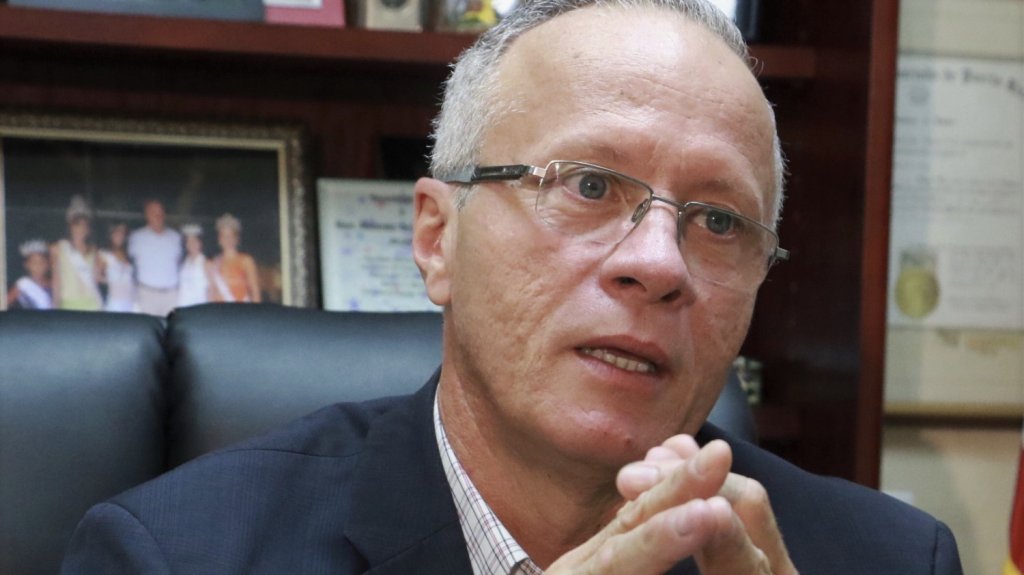  Ortiz Velázquez contesta a Pierluisi por expresiones en torno a que los alcaldes deben “ponerse a trabajar y dejar hablar para las gradas” 