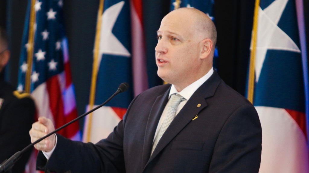  Exhortan a orientarse para saber si cualifican para ayudas en pago de internet 