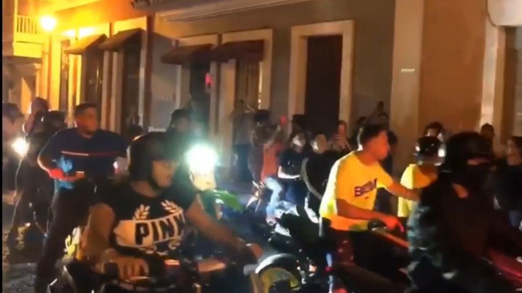  Video: Motoras y fuegos artificiales se apoderan del Viejo San Juan esta madrugada 