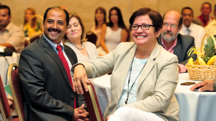  Senador Ruiz a ver resultados de la siembra de caÃ±a en el oeste