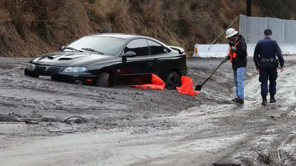  Ordenan evacuaci&oacute;n de unas 30.000 personas en sur de California por tormenta 