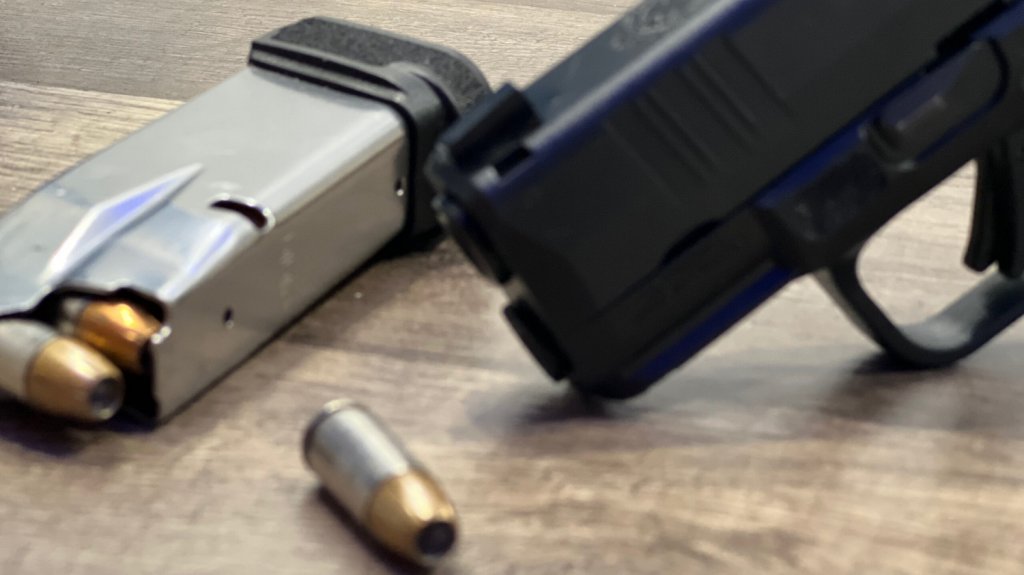  Ocupan un arma de fuego a estudiante de escuela intermedia en San Juan 