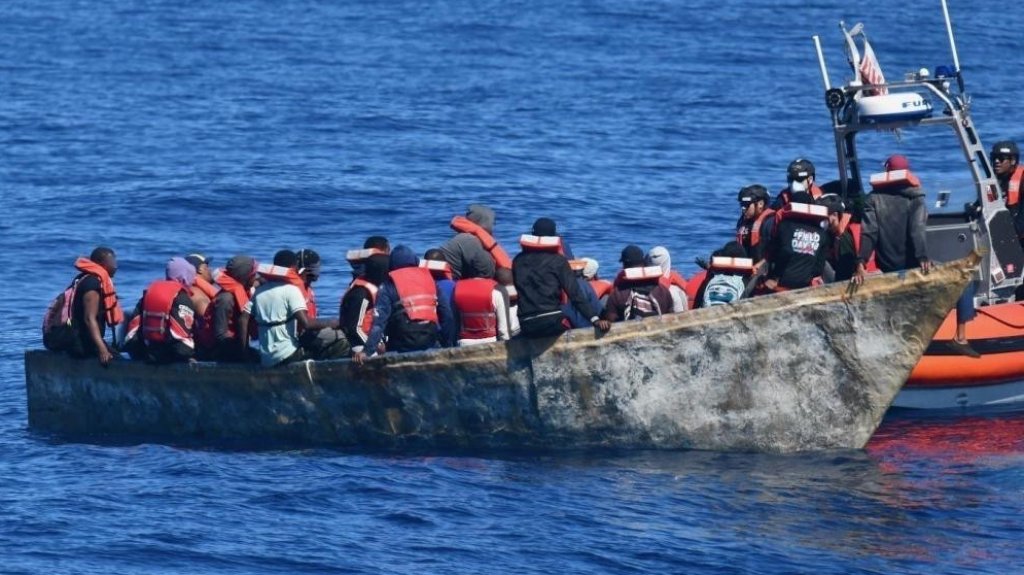 La Guardia Costera repatria a 90 dominicanos tras viajes ilegales cerca de Puerto Rico 