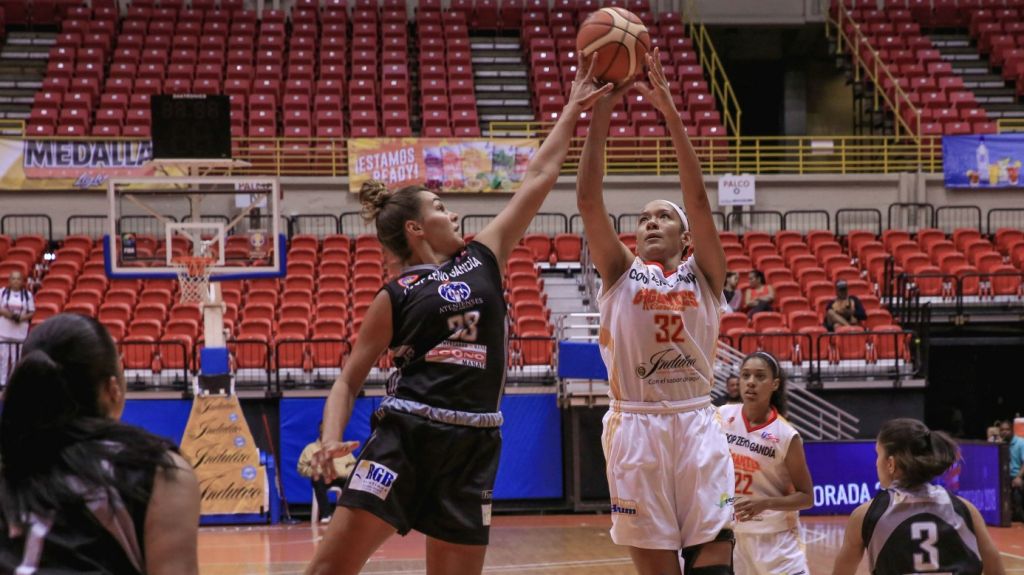  Carolina toma ventaja en la serie final del BSNF 