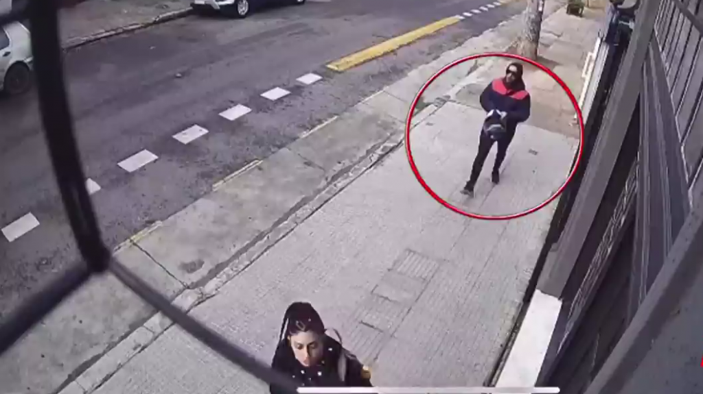  Video: Policías abaten a hombre que intentó asesinar a su exnovia en plena calle de Buenos Aires 