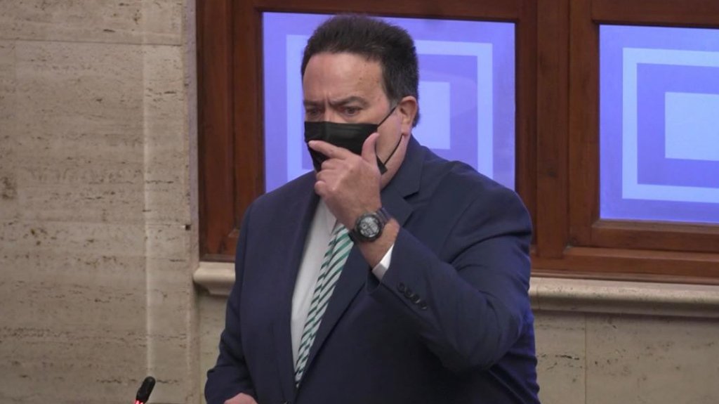  Vuelve a la carga Denis Márquez contra el discrimen por tatuajes, “piercings” o cabello teñido 