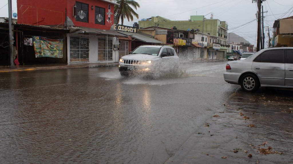  Genevieve deja seis muertos y da&ntilde;os en plena recuperaci&oacute;n tur&iacute;stica en M&eacute;xico 