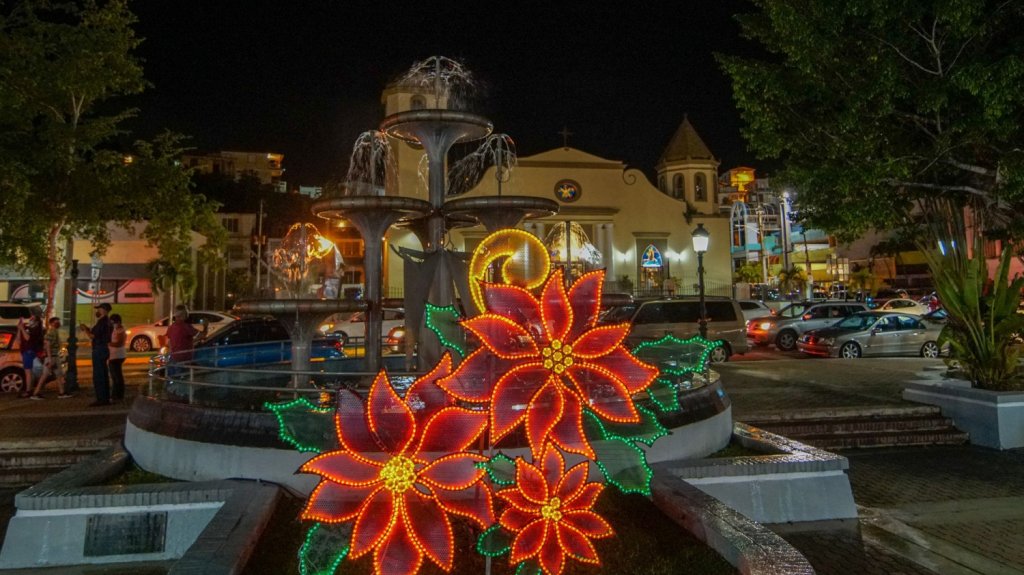  Alcaldesa de Aguadilla destaca logros de su gesti&oacute;n y realiza primer encendido navide&ntilde;o 