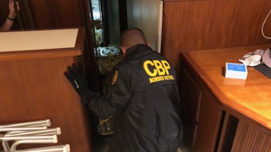  Ocupan m&aacute;s de 1,400 libras de coca&iacute;na en dos embarcaciones con bandera venezolana cerca de Cabo Rojo 