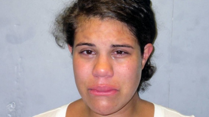 Arrestan a mujer por dejar bebÃ© en el carro mientras compraba en un supermercado