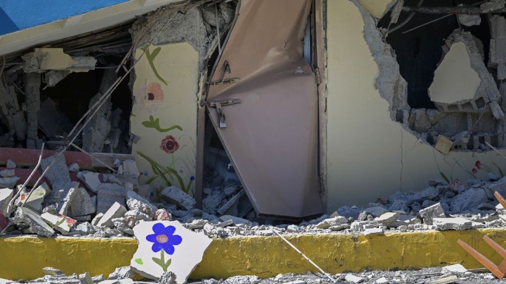  Alcalde de Gu&aacute;nica pide agilizar proceso demolici&oacute;n estructuras afectadas por terremotos 