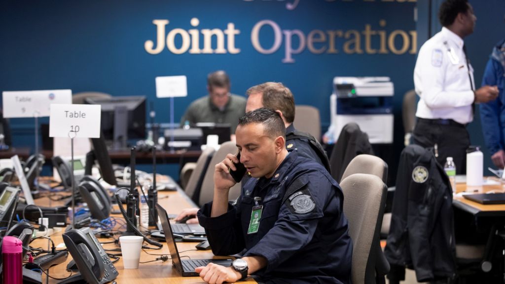  Vea video: Polic&iacute;a difunde video de rescate de una beb&eacute; abandonada en bolsa de pl&aacute;stico 