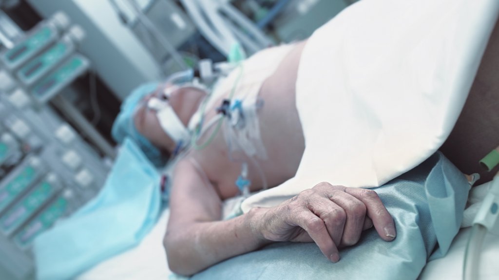  Muere un hombre que pasó cinco horas en una bolsa tras ser declarado muerto por error 