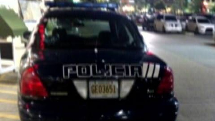 Apoyo Masivo en las Redes a PolicÃ­a Estacionado en Centro Comercial