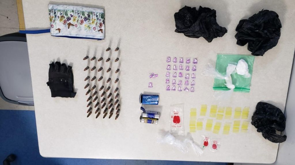  Arrestan a 4 y ocupan drogas y municiones en Juana D&iacute;az 