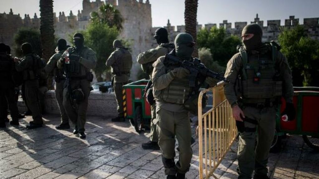  Vea video: Dos israel&iacute;es heridos con un cuchillo y su atacante muerto en Jerusal&eacute;n 