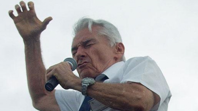 Â¿Una carretera con el nombre de "Yiye" Ãvila?