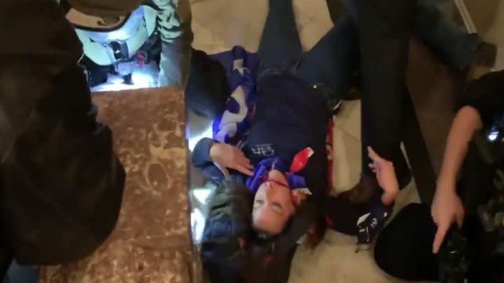  En video momento en que mujer resulta herida de bala en el capitolio de EEUU 