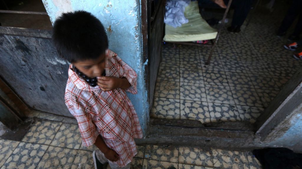  Autoridades liberan a 11 ni&ntilde;os que estaban en condiciones inhumanas 