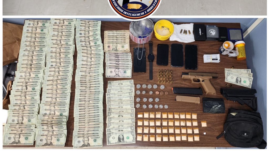  Desmantelan punto de drogas en Dorado, arrestan a tres adultos y una menor 