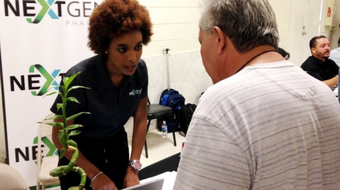 Cientos de personas acuden a feria de salud en busca de orientaciÃ³n sobre el cannabis medicinal