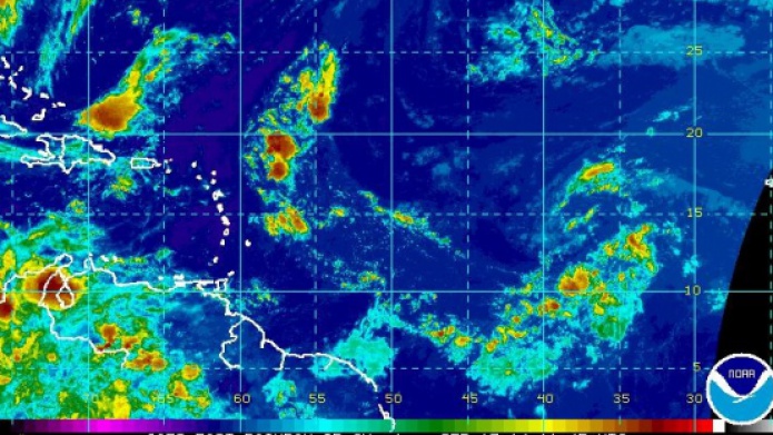Intenso calor y aguaceros en la tarde. Onda tropical llega maÃ±ana...