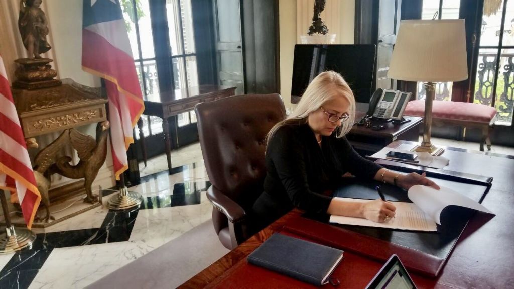  Agridulce para los trabajadores firma de ley que devuelve licencias de accidentes de trabajo 