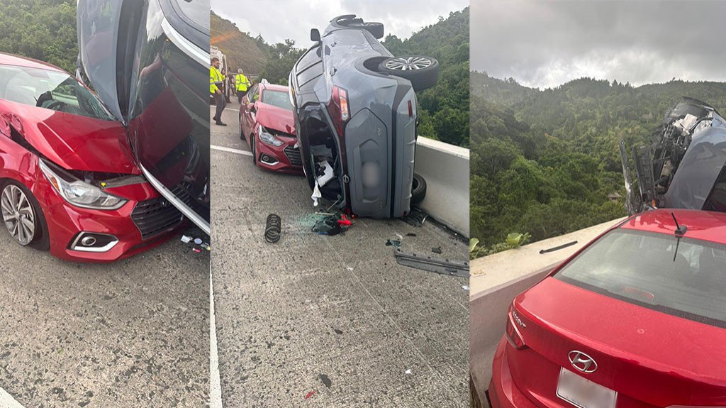  Abren el transito luego de accidente de 3 carros en expreso de Cayey a Caguas 