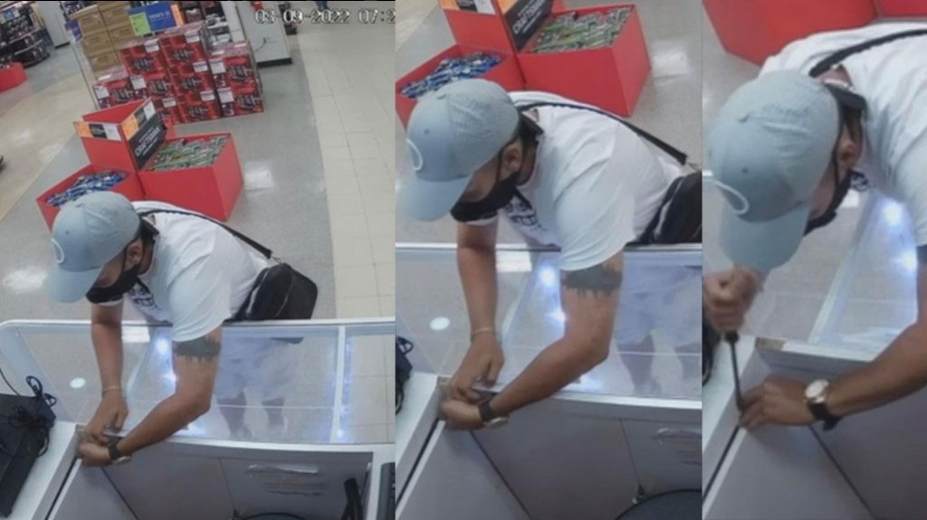  Se Busca: Qued&oacute; grabado robando en un Quiosco de Claro en Plaza Las Am&eacute;ricas 