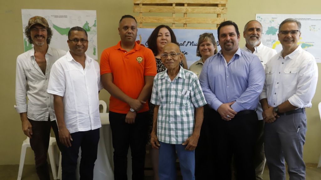  Firman acuerdo para veredas que unir&aacute;n El Yunque con otras reservas naturales 