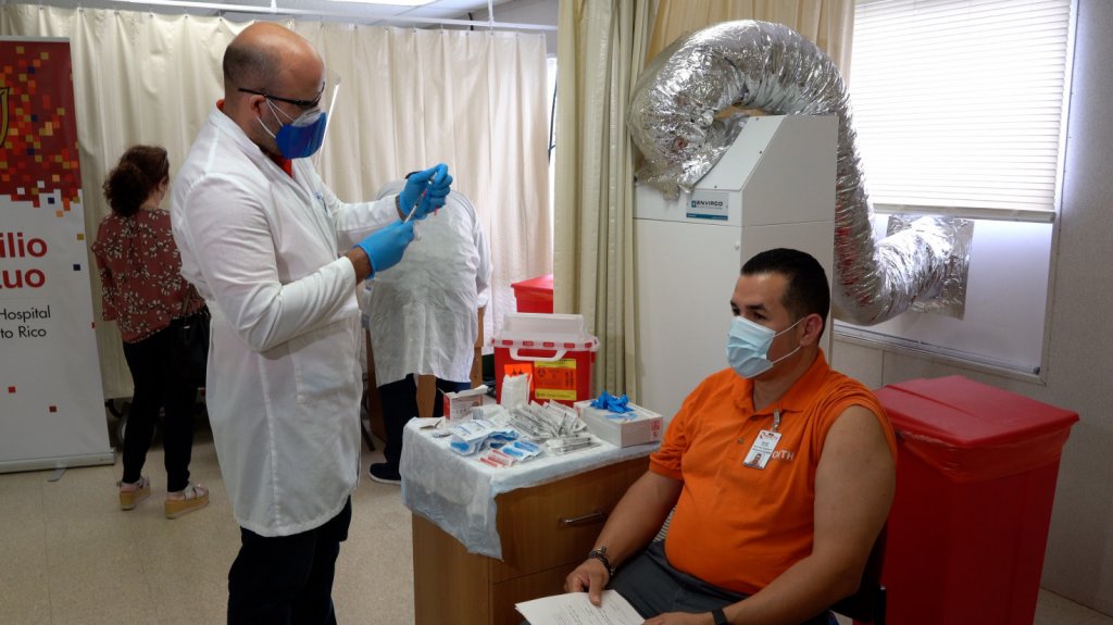  Video: 2,075 empleados y médicos ya se han vacunado en el Hospital Auxilio Mutuo 