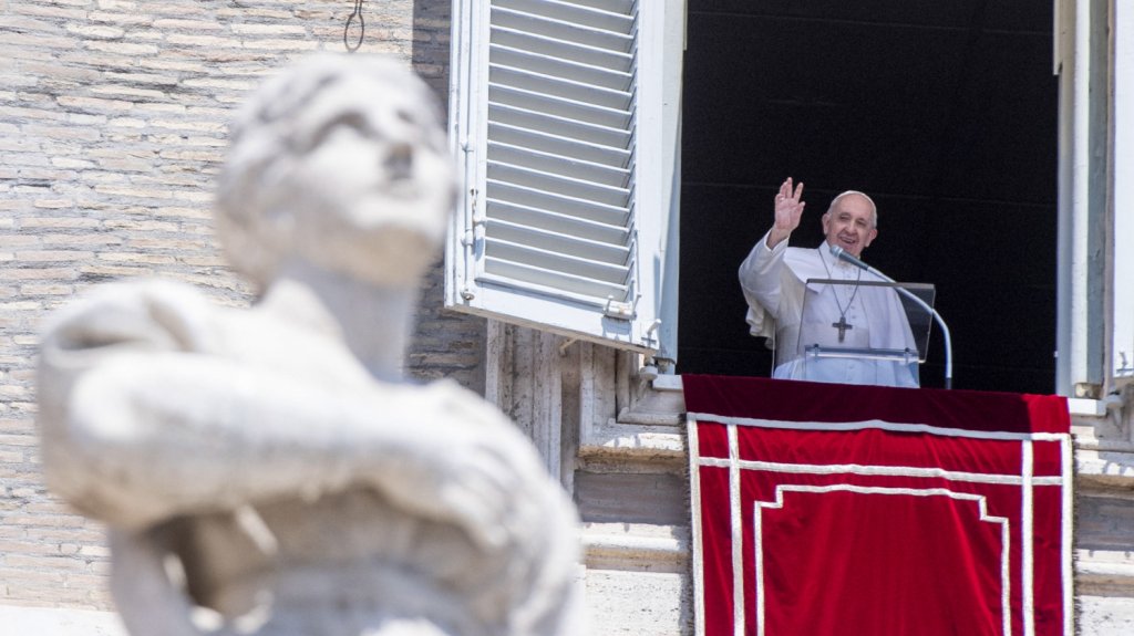  El papa denuncia que la pandemia agrav&oacute; los problemas sociales y la desigualdad 