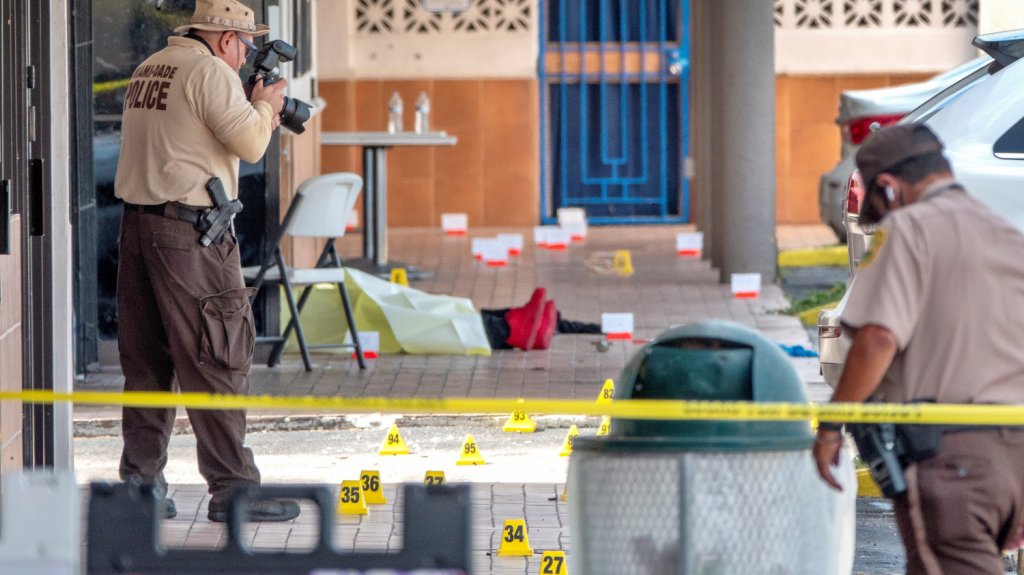  Video del lugar donde ocurri&oacute; el tiroteo que dej&oacute; dos muertos y 20 heridos en Miami 