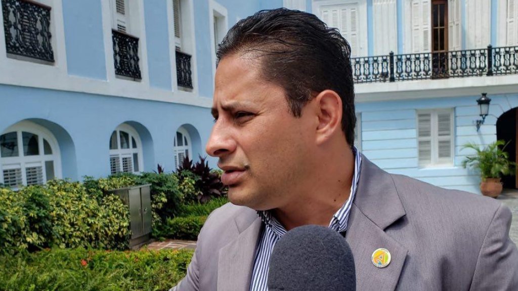  Arecibo emite un pago para empleados municipales que trabajaron en el periodo de emergencia 