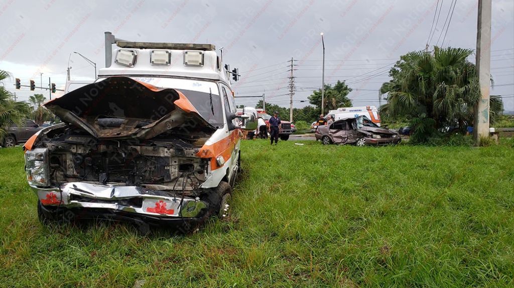  Fotos: Accidente con ambulancia en Mayag&uuml;ez deja varios pillados y heridos 